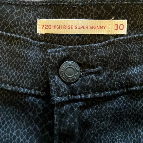 Black snakeskin print high-rise pants - Picture 2 of 5
